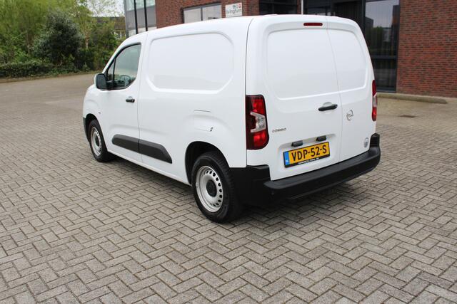 Opel COMBO 1.6D L1H1 Edition Airco-Cruise-Navi-Carplay-Parkeersensoren 12 Maanden Bovag Garantie.