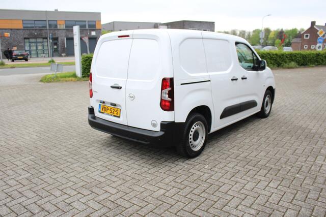 Opel COMBO 1.6D L1H1 Edition Airco-Cruise-Navi-Carplay-Parkeersensoren 12 Maanden Bovag Garantie.