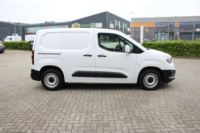 Opel COMBO 1.6D L1H1 Edition Airco-Cruise-Navi-Carplay-Parkeersensoren 12 Maanden Bovag Garantie.