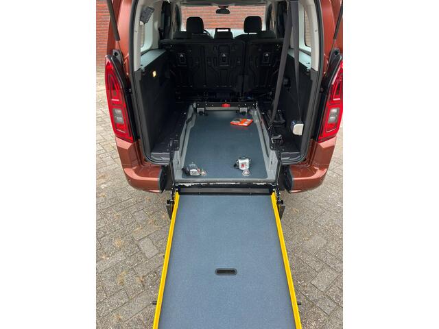 Opel COMBO Life XL 5+1 Rolstoelauto 1.2 Turbo L2H1 Edition (Zeer mooie en rijk uitgeruste 5+1 Rolstoelauto met automaat!)