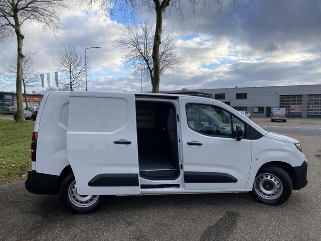 Opel COMBO Electric L2 50kWh 136pk | 8 jaar garantie | 3-zits | NAVI | Multimedia | Apple Carplay | Android Auto | Achteruitrijcamera | Parkeersensoren voor en achter | Dode hoek detectie | Surround view | Inklapbare spiegels | Licht- en regensensor | Digital cockpi