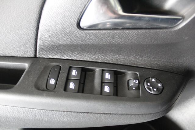 Opel CORSA 1.2 Turbo Stuur + Stoel verwarming l Cruise control l Navigatie l AppleCarPlay/AndroidAuto parkeer camera + voor en achter sensoren