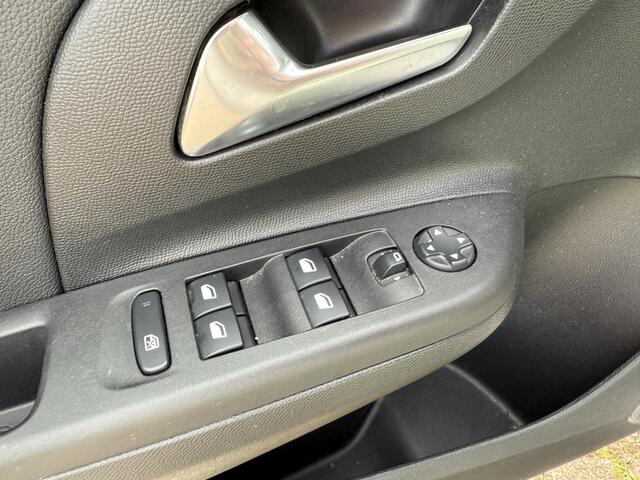 Opel CORSA 1.2 GS Line Airco/Apple Carplay/Duo-Tone/16"Zwarte velgen/GEEN AFLEVERKOSTEN