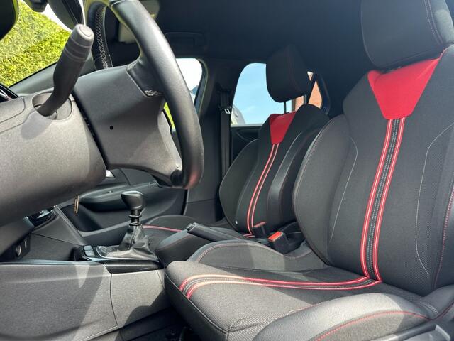 Opel CORSA 1.2 GS Line Apple CarPlay Stuur/Stoelverwarming PDC