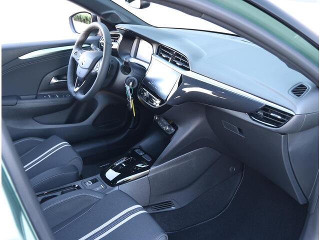 Opel CORSA 1.2 Turbo Hybrid Yes | Stoelverwarming | AppleCarPlay/AndroidAuto | CruiseControl | Parkeersensoren | Airco |