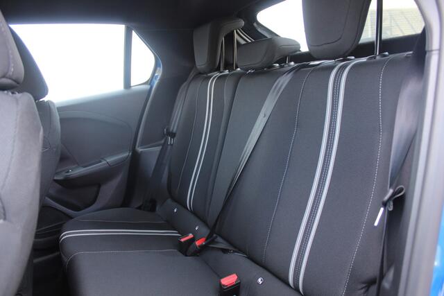 Opel CORSA 1.2 Turbo Edition Stuur + Stoel verwarming l Cruise control l Navigatie l AppleCarPlay/AndroidAuto l Parkeercamera l voor en achter sensoren l Dodehoek detectie l