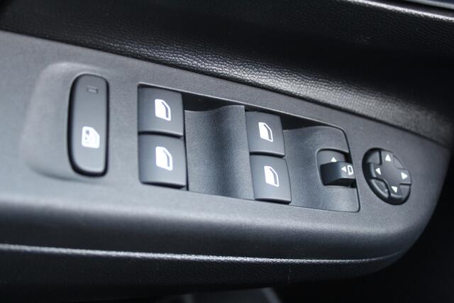 Opel CORSA 1.2 Turbo Edition Stuur + Stoel verwarming l Cruise control l Navigatie l AppleCarPlay/AndroidAuto l Parkeercamera l voor en achter sensoren l Dodehoek detectie l