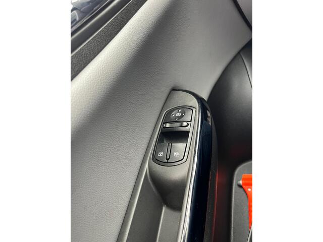 Opel CORSA 1.4 Cosmo automaat airco sensoren lm velg