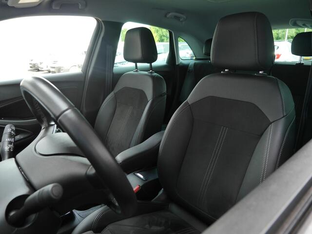 Opel Crossland 1.2 Turbo Ultimate Level 4 | Navigatie | Climate & Cruise Control | Achteruitrijcamera | Parkeersensoren | LMV | Beide stoelen in hoogte te verstellen | Led verlichting