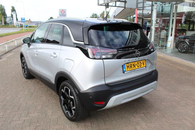 Opel Crossland 1.2-110pk Turbo 'Elegance'. Mooie en luxe hoogzitter met weinig km's ! Volautm. airco dual, cruise control, camera, comfortstoelen, metallic lak, LM wielen, navigatie, telefoonvoorb., lane- en side assist, parkeersensoren v+a, LED verlichting etc.