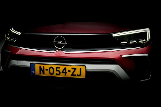 Opel Crossland 1.2 131 PK Turbo Elegance| 20.500 Km | Automaat | Two-Tone lak | N Model | | Trekhaak | Clima | Cruise | Pdc | 16 INCH LMV | Stoel Verwarming |