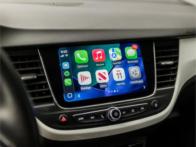 Opel Crossland X 1.2 Black Sport (APPLE CARPLAY, GROOT NAVI, 360 CAMERA, TREKHAAK, CLIMATE, SPORTSTOELEN, LM VELGEN, GETINT GLAS, CRUISE, DAB+, LED KOPLAMPEN, NIEUWSTAAT)