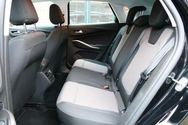 Opel Grandland 1.2 130pk Turbo Edition. Carplay/Android Navi, Clima, Cruise, 17"LMV, Haak 1400kg