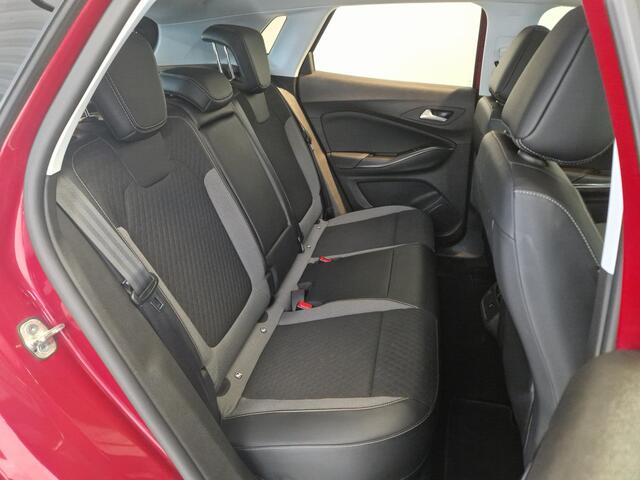 Opel Grandland 1.6 Turbo Hybrid Business Elegance | Navigatie | Parkeersensoren voor en achter | Apple Carplay/Android Auto