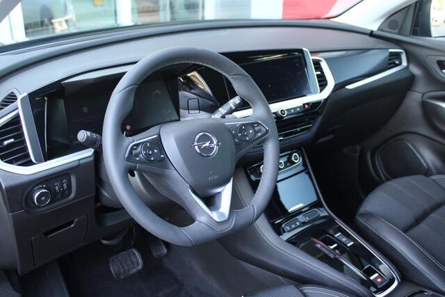 Opel Grandland 1.2 Turbo 136PK AUTOMAAT Hybrid GS | BLACK PACK | STOEL/STUUR VERWARMING | NAVIGATIE | APPLE CARPLAY/ANDROID AUTO | DODEHOEK DETECTIE | 18" LICHTMETALEN VELGEN | DAB+ RADIO | PARKEERSENSOREN VOOR + ACHTER | ADAPTIVE CRUISE CONTROL | ACHTERUITRIJ CAMERA |