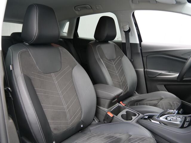 Opel Grandland 1.2 Turbo 130pk Ultimate AUTOMAAT 19 inch / Apple Carplay / LED-koplampen / Comfortstoelen