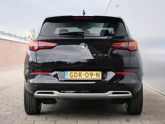 Opel Grandland 1.2 Turbo 130pk Ultimate AUTOMAAT 19 inch / Apple Carplay / LED-koplampen / Comfortstoelen