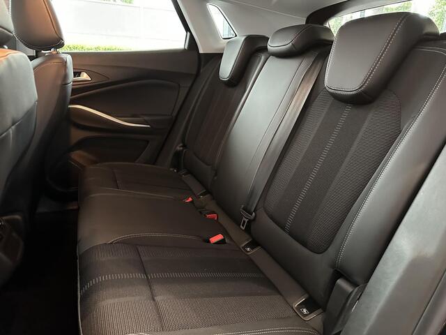 Opel Grandland 1.2 Turbo GS NAVIGATIE | ACHTERUITRIJCAMERA | PARKEERSENSOREN VOOR-EN ACHTER | 18" LICHTMETALEN VELGEN