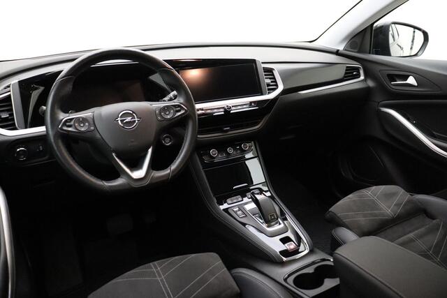 Opel Grandland 1.2 Turbo Level 3 130pk | Automaat | Alcantara Bekleding | Navigatie | Trekhaak | Elektrisch achterklep | Camera | Winter Pack | 19" Lichtmetalen Velgen | Zeer luxe!