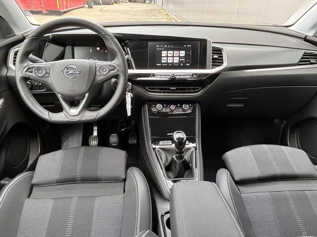 Opel Grandland Elegance 1.2 Turbo 130pk | ALL SEASON BANDEN | AGR-STOELEN | STOEL- EN STUURVERW. | APPLE CARPLAY / ANDROID AUTO | ISOFIX | DAB+ |