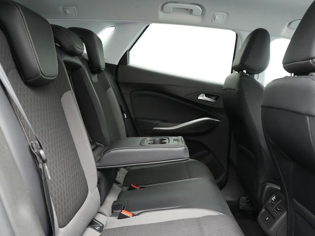 Opel Grandland Turbo Business Elegance 131pk | Camera | Cruise Control | Lederen Sportstoelen Verwarmd | Park Assist | Apple Carplay | Verwarmd Stuur | Navigatie | Virtual | DAB |