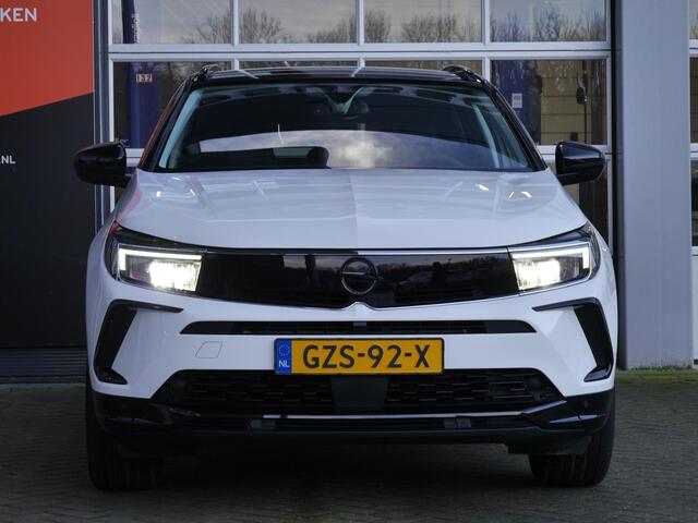 Opel Grandland 1.2 Turbo GS Black Pack | Automaat | Stoel en stuurverwarming | Navigatie | Achteruitrijcamera | Comfort stoelen | Adaptive cruise control | Parkeersensoren voor en achter | Led verlichting | Climate control