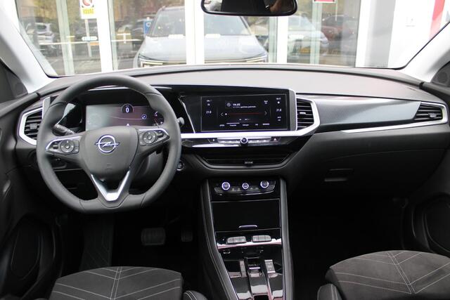 Opel Grandland 1.2 Turbo 130PK AUTOMAAT ULTIMATE | STOEL/STUUR/VOORRUIT VERWARMING | ACHTRERUITRIJ CAMERA | DODEHOEK DETECTIE | ELEKTRISCH BEDIENBARE ACHTERKLEP | FULL LED MATRIX KOPLAMPEN | NAVIGATIE | 19" LICHTMETALEN VELGEN | ALCANTARA BEKLEDING | APPLE CARPLAY/ANDRO