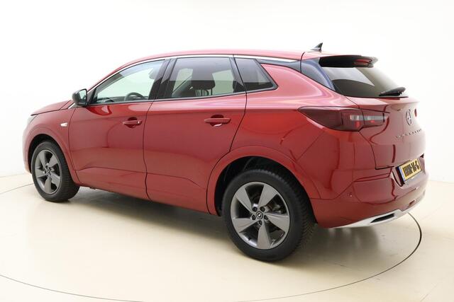 Opel Grandland 1.2 Turbo Level 3 | Navigatie via Carplay | Climate control | Keyless | Camera | Lichtmetalen velgen | Stuurverwarming | Getint glas | Electrische achterklep