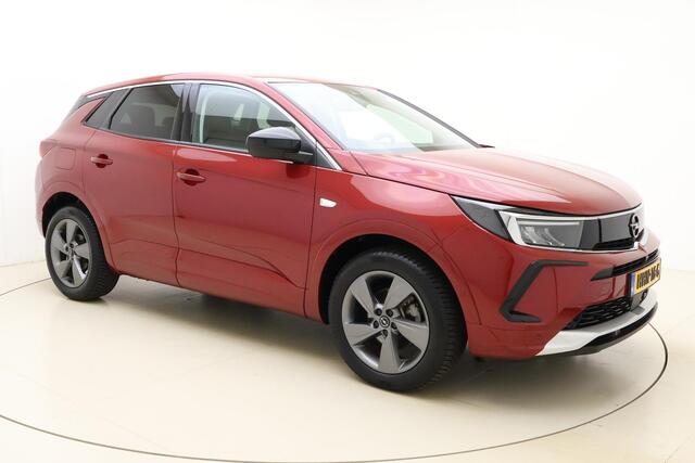 Opel Grandland 1.2 Turbo Level 3 | Navigatie via Carplay | Climate control | Keyless | Camera | Lichtmetalen velgen | Stuurverwarming | Getint glas | Electrische achterklep