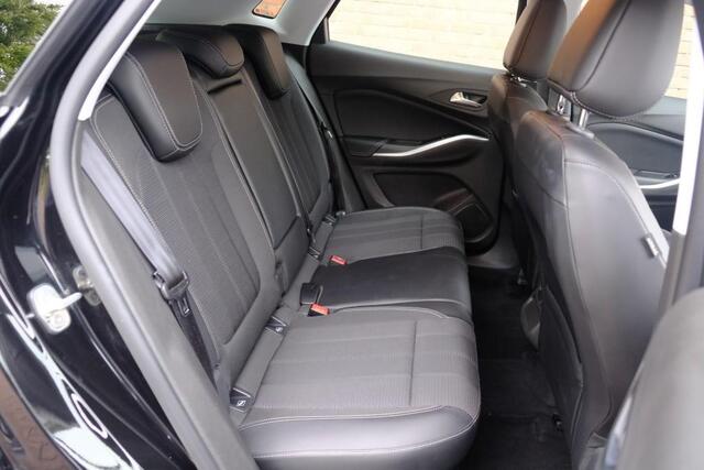 Opel Grandland 1.2 Turbo 130pk GS | Navi | App Connect | Climate | Cruise | Camera | Blind Spot | Winter Pakket