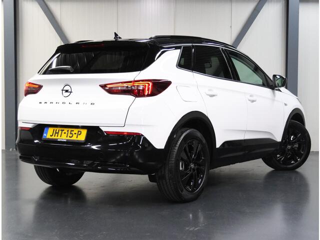 Opel Grandland 1.2 130PK Turbo Level 2 | AUTOMAAT | AppleCarPlay/AndroidAuto | Cruise Control | Camera | Stoel, Stuur & Voorruit verwarmd | AGR-Stoelen | Parkeersensoren | Two-tone | Isofix | Privacy Glass |