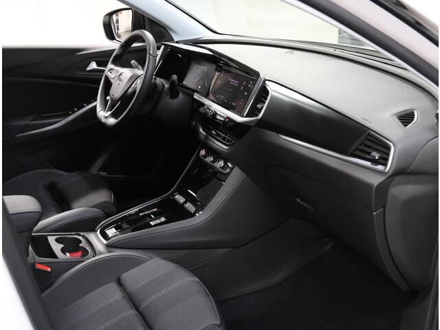Opel Grandland 1.2 130PK Turbo Level 2 | AUTOMAAT | AppleCarPlay/AndroidAuto | Cruise Control | Camera | Stoel, Stuur & Voorruit verwarmd | AGR-Stoelen | Parkeersensoren | Two-tone | Isofix | Privacy Glass |