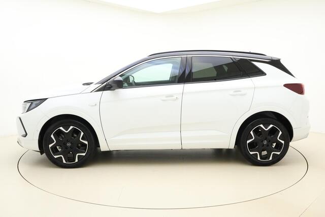 Opel Grandland 1.2 Turbo Ultimate 130pk Automaat | Achteruitrijcamera | Alcantara bekleding | Climate Control | Navigatie | Adaptive Cruise control | Stoel + stuurwielverwarming | Elektrische achterklep | Voorruitverwarming