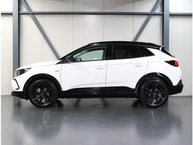 Opel Grandland 1.2 130PK Turbo Level 2 | AUTOMAAT | AppleCarPlay/AndroidAuto | Cruise Control | Camera | Stoel, Stuur & Voorruit verwarmd | AGR-Stoelen | Parkeersensoren | Two-tone | Isofix | Privacy Glass |