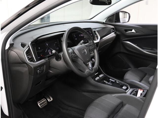 Opel Grandland 1.2 130PK Turbo Level 2 | AUTOMAAT | AppleCarPlay/AndroidAuto | Cruise Control | Camera | Stoel, Stuur & Voorruit verwarmd | AGR-Stoelen | Parkeersensoren | Two-tone | Isofix | Privacy Glass |
