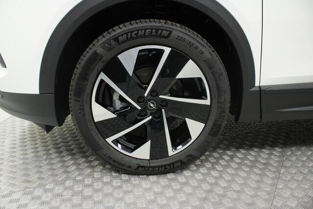 Opel Grandland 1.2 Turbo Hybrid Business Edition | cruise adaptief | climate | navi | carplay | pdc v/a+camera | stoelverwarming | inklapbare spiegels