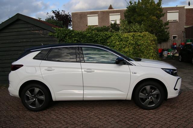 Opel Grandland 1.2 Turbo Ultimate | Apple carplay | 360 camera | Navigatie | St