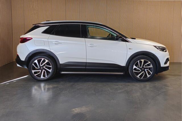 Opel Grandland X 1.2 Turbo Ultimate - Apple Carplay/Android Auto - Stoelverwarming voor en achter - Stoelventilatie - Stuurverwarming - Parelmoer - Leder - Trekhaak - 19' - Denon premium soundsystem