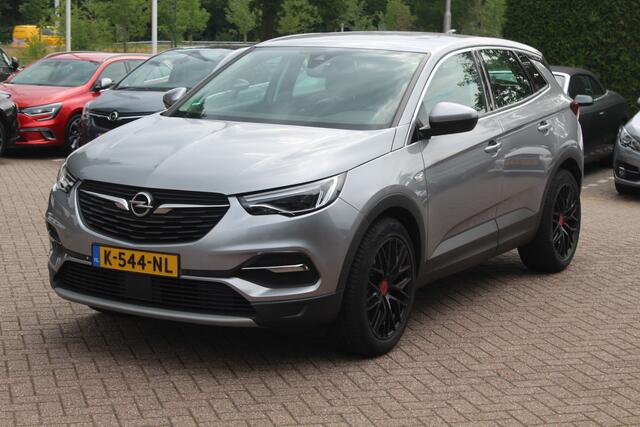Opel Grandland X 1.2 Turbo Edition / Camera / Apple CarPlay / Keyless / 18'' / Stuurverwarming / Stoelverwarming / DAB / Elektr. achterklep / Cruise Control