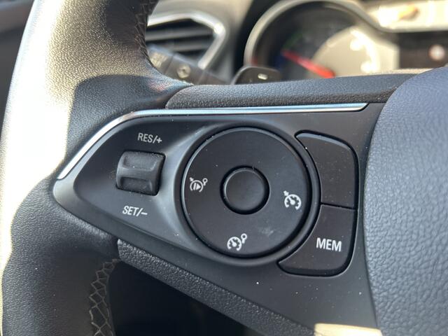 Opel Grandland X 1.6 Turbo Hybrid Business Edition // NAVI + CARPLAY // CAMERA // PDC V+A // CLIMA // STOEL + STUURWIELVERWARING