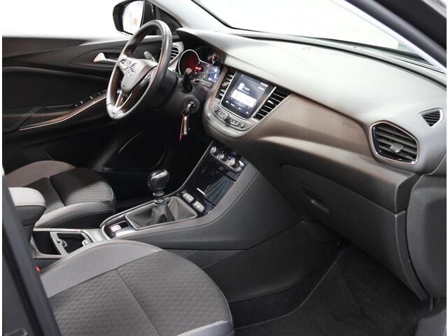Opel Grandland X 1.2 130PK Turbo Business Elegance | AppleCarPlay/AndroidAuto | Climate Control | Cruise Control | Navigatie | 360'Camera | AGR-stoel | Keyless Entry/Start | LED Koplampen | Privacy Glass | Isofix | Armsteun |