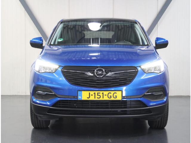 Opel Grandland X 130PK Turbo Edition | AppleCarPlay/AndroidAuto | Panoramadak | Navigatie | Cruise Control | Climate Control | LED | Armsteun | Parkeersensoren | Isofix | Privacy Glass |