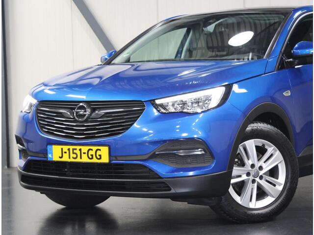 Opel Grandland X 130PK Turbo Edition | AppleCarPlay/AndroidAuto | Panoramadak | Navigatie | Cruise Control | Climate Control | LED | Armsteun | Parkeersensoren | Isofix | Privacy Glass |