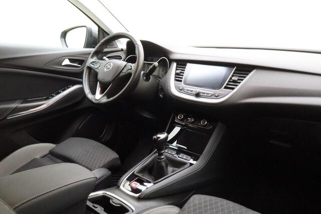 Opel Grandland X 1.2 Turbo Innovation 130 PK | Navigatie | Trekhaak | Climate control | Comfort stoelen | Extra getint glas | Stoel & Stuurverwarming | Camera