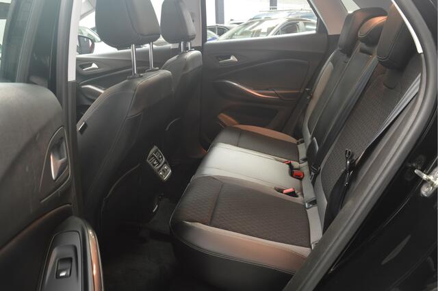 Opel Grandland X 1.2 Turbo Ultimate // AUTOMAAT // 81.000 km // TREKHAAK // NAVI // STUUR&STOELVERWARMING // PANO //