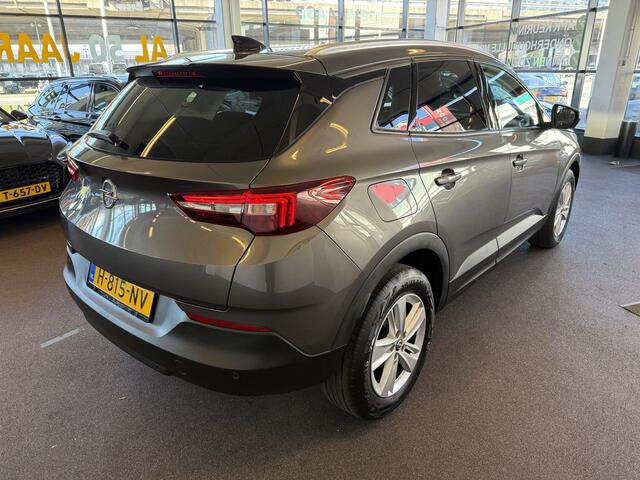 Opel Grandland X 1.2 Turbo Business Executive | Automaat | Stoel+Stuurverwarming | Cruise control | Climate control | Parkeersensoren | Navigatie | Apple carplay