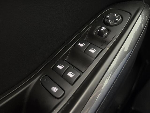 Opel Grandland X 1.2 Turbo 130pk Innovation | Navigatie | AGR-Stoelen | LM-Velgen | Carplay | Camera | | Stuur- en Stoelverwarming | Dode hoek Detectie | Trekgewicht 1400kg ( Vestiging Vianen Tel: 0347-371248 )