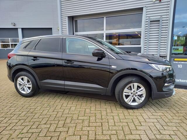 Opel Grandland X 1.2 Turbo Business Executive - CAMERA - TREKHAAK - PDC - CARPLAY / ANDROID - CLIMA - CRUISE - NL AUTO