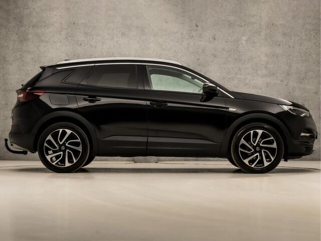 Opel Grandland X 1.2 Turbo Ultimate Sport Automaat (APPLE CARPLAY, GROOT NAVI, LEDER, STUUR/STOELVERWARMING, SPORTSTOELEN, 360 CAMERA, GETINT GLAS, LED KOPLAMPEN, TREKHAAK, NIEUWSTAAT)
