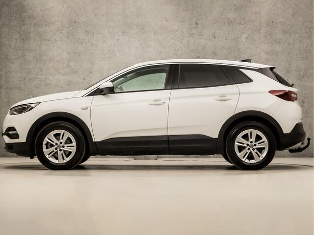 Opel Grandland X 1.2 Turbo Sport (APPLE CARPLAY, GROOT NAVI, LEDER, CLIMATE, CAMERA, LED KOPLAMPEN, SPORTSTOELEN, TREKHAAK, LANE ASSIST, NIEUWE APK, NIEUWSTAAT)